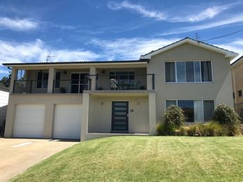 Ocean House At Mollymook - Accommodation Ballina 0