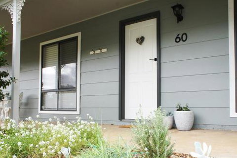 Charlottes Honor River & Golf Cottage - Accommodation Ballina 2