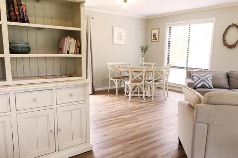 Charlottes Honor River & Golf Cottage - Accommodation Ballina 3
