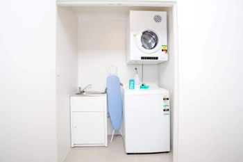 Designer Executive Apartment + Parking Near Train - Accommodation Ballina 4