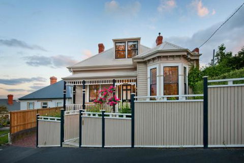 Library House - Accommodation Ballina 2