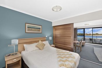 The Oak Room 106 - Accommodation Ballina 1