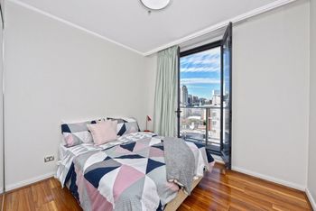 Deluxe Sydney Central Penthouse With Pool & Gym - Accommodation Ballina 6