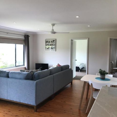 WAVES At MOLLYMOOK - Accommodation Ballina 2