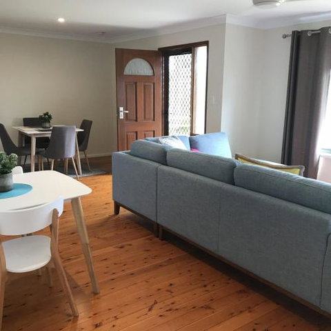 WAVES At MOLLYMOOK - Accommodation Ballina 1