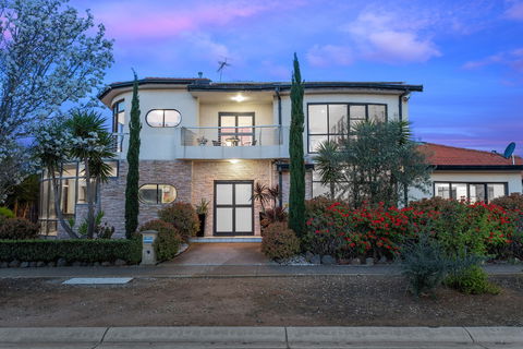 Villa De Marseilles - Melbourne - Accommodation Ballina 0