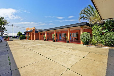 Riviera Motel Bundaberg - Accommodation Ballina 1