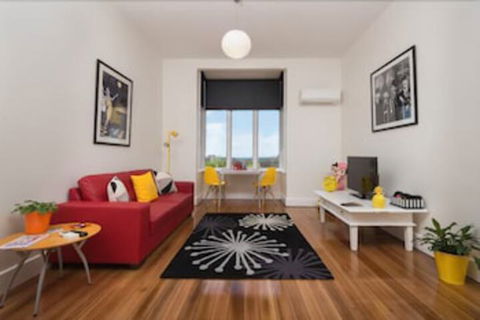 Penguin Waterfront Escape - Accommodation Ballina 7