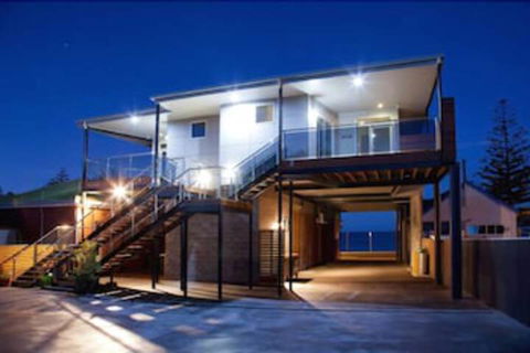 Penguin Waterfront Escape - Accommodation Ballina 1