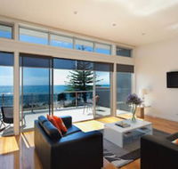 Penguin Waterfront Escape - Accommodation Ballina