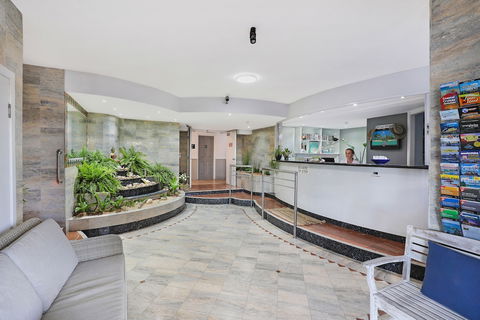 Beachside Resort - Kawana Waters - Accommodation Ballina 4