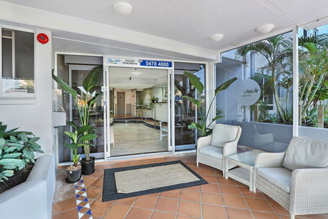Beachside Resort - Kawana Waters - Accommodation Ballina 0
