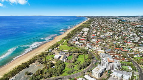 Beachside Resort - Kawana Waters - Accommodation Ballina 1