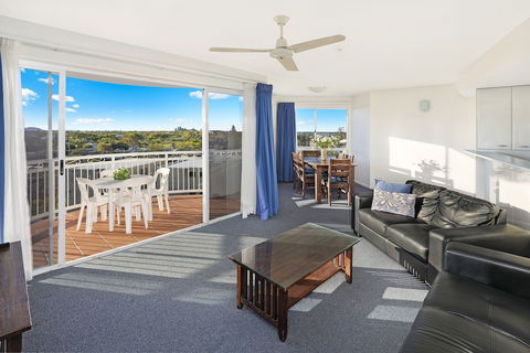 Beachside Resort - Kawana Waters - Accommodation Ballina 5