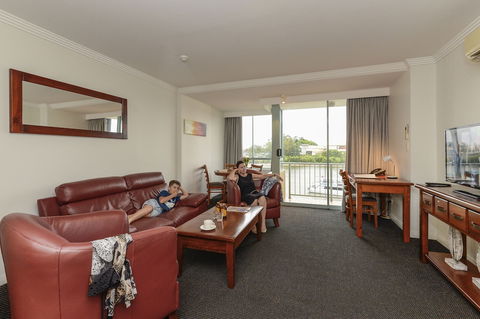 Burnett Riverside Hotel - Accommodation Ballina 2