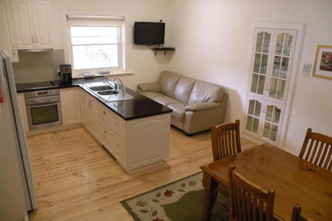 MacDonnell House Naracoorte - Accommodation Ballina 7