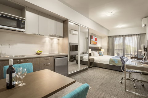 Hudson Berrimah - Accommodation Ballina 0