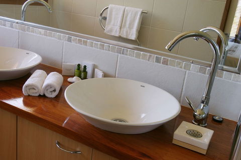 Lake Weyba Cottages - Accommodation Ballina 6