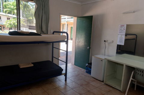 Palm Court Budget Motel Hostel/Backpackers - Accommodation Ballina 2