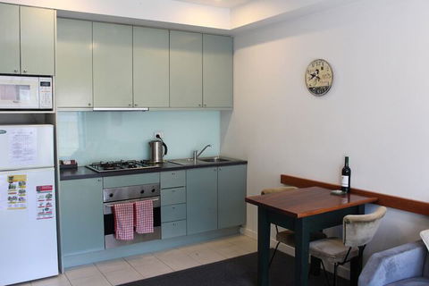 Australian Home Away At Market Square Melbourne - Accommodation Ballina 4