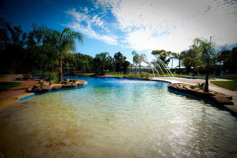 Tasman Holiday Parks - Merool On The Murray - Accommodation Ballina 2