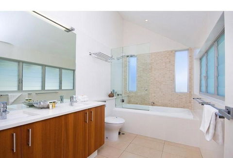 Villa Bianco - Accommodation Ballina 1