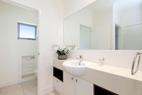 53 Hilton Esplanade - Accommodation Ballina 1