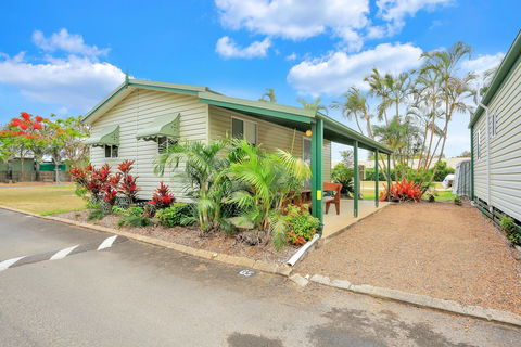 BIG4 Cane Village Holiday Park - Accommodation Ballina 0