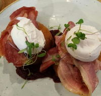 Dark Horse on The Brit - Accommodation Ballina