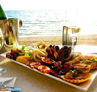 Waves on the Beach - Accommodation Ballina