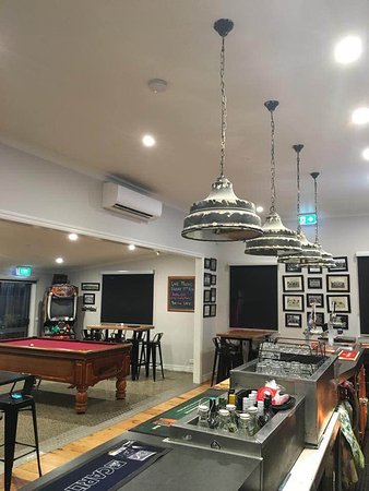 Hearn's Meredith Hotel - Accommodation Ballina 0