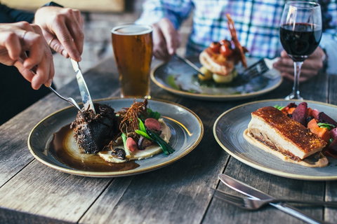 Cooper's Hotel - Accommodation Ballina 0