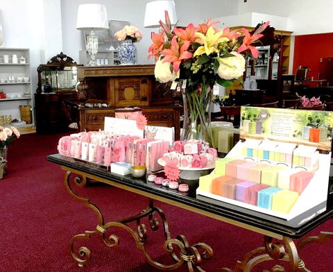 Nanna's Antiques And Cafe - Accommodation Ballina 0