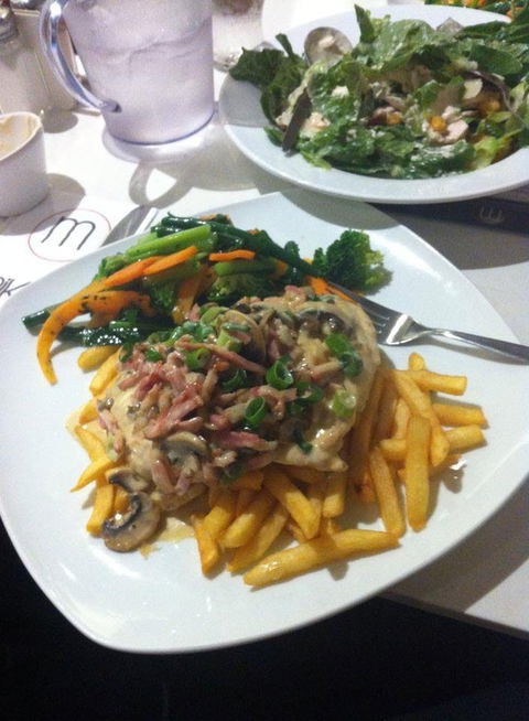 Mike's Grill The Royal Hotel - Accommodation Ballina 0