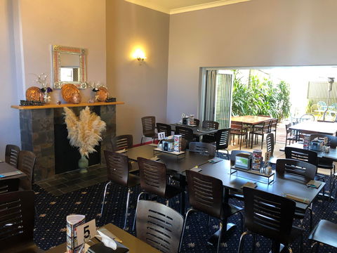 Harts Takeaway/Junction Hotel Peterborough - Accommodation Ballina 2