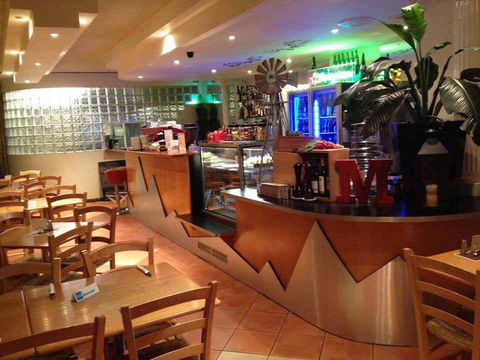 Montania Cafe Bar Restaurant - Accommodation Ballina 0