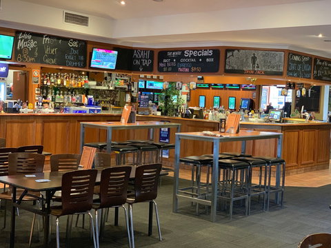 Hibernian Hotel - Accommodation Ballina 1