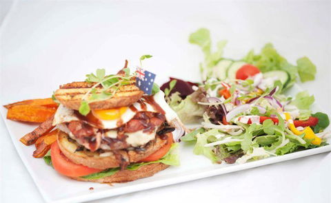 Ken's Humble Pie Shop - Accommodation Ballina 6