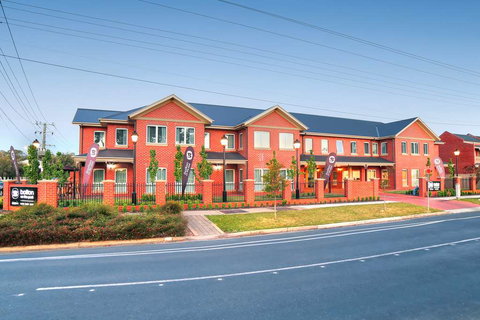 Best Western Plus Bolton on the Park - Accommodation Ballina 0