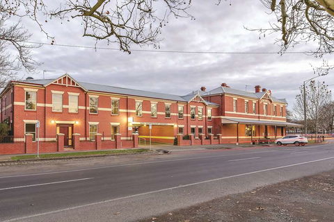 Lake Inn Ballarat - Accommodation Ballina 1