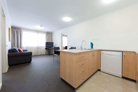 Ramada Encore by Wyndham Belconnen - Accommodation Ballina 2