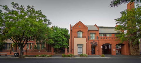 Majestic Old Lion Apartments - Accommodation Ballina 0