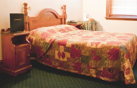 O'Malleys Hotel - Accommodation Ballina 1