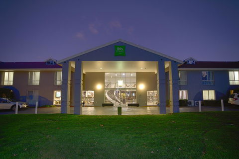 Ibis Styles Canberra - Accommodation Ballina 5