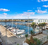 Port Adelaide Executive Waterfront Apartment - Accommodation Ballina