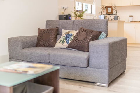 Tanunda\'s Magpie House - Accommodation Ballina 0