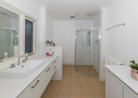 The Tudor House - Accommodation Ballina 16