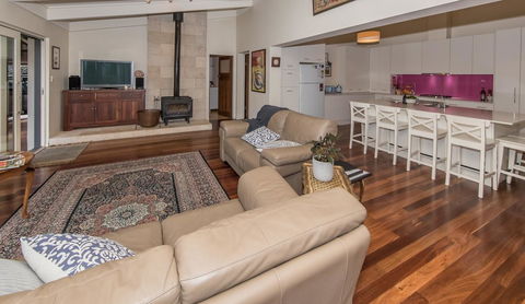 The Tudor House - Accommodation Ballina 5