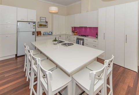 The Tudor House - Accommodation Ballina 8