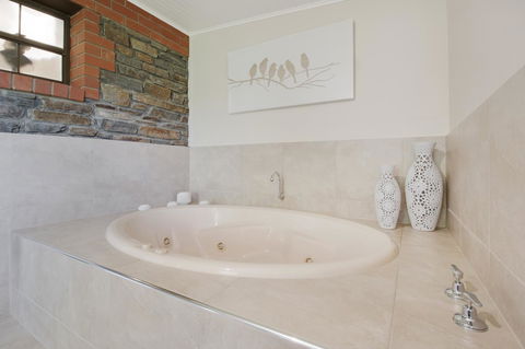 Stonewell Cottages And Vineyards - Accommodation Ballina 23